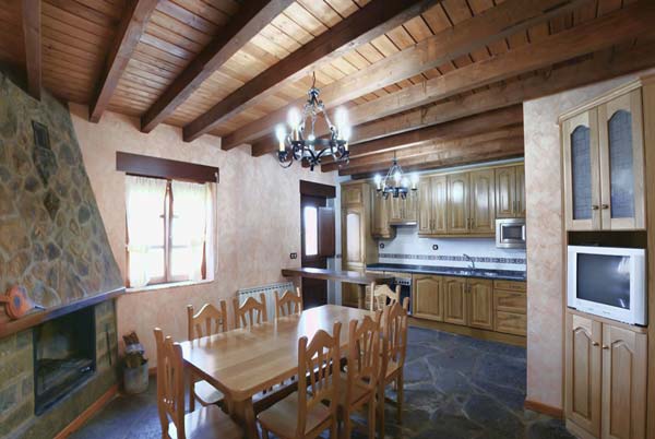 Cocina-comedor. Casa rural villardeciervos